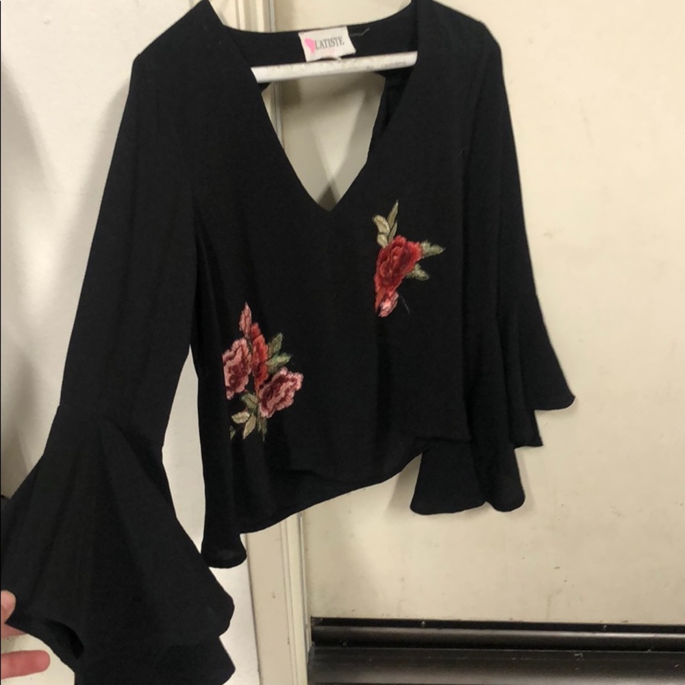 Flowy black top